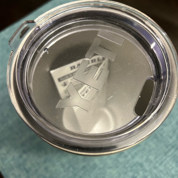 Yeti Rambler 30 oz. New - Picture 2 of 4